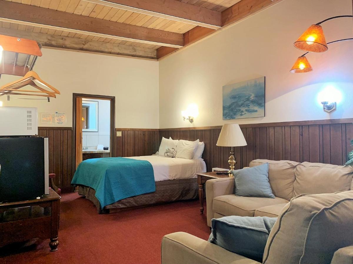 Breakers Boutique Inn